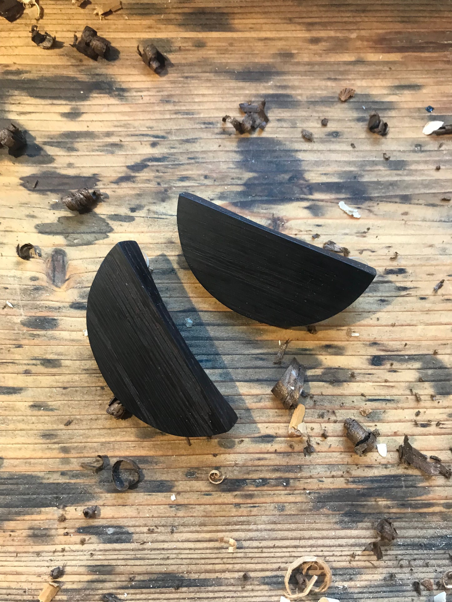 Wooden earrings POOLKUU
