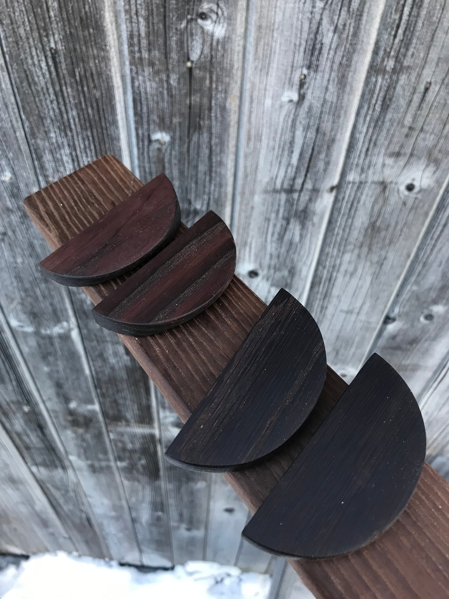Wooden earrings POOLKUU