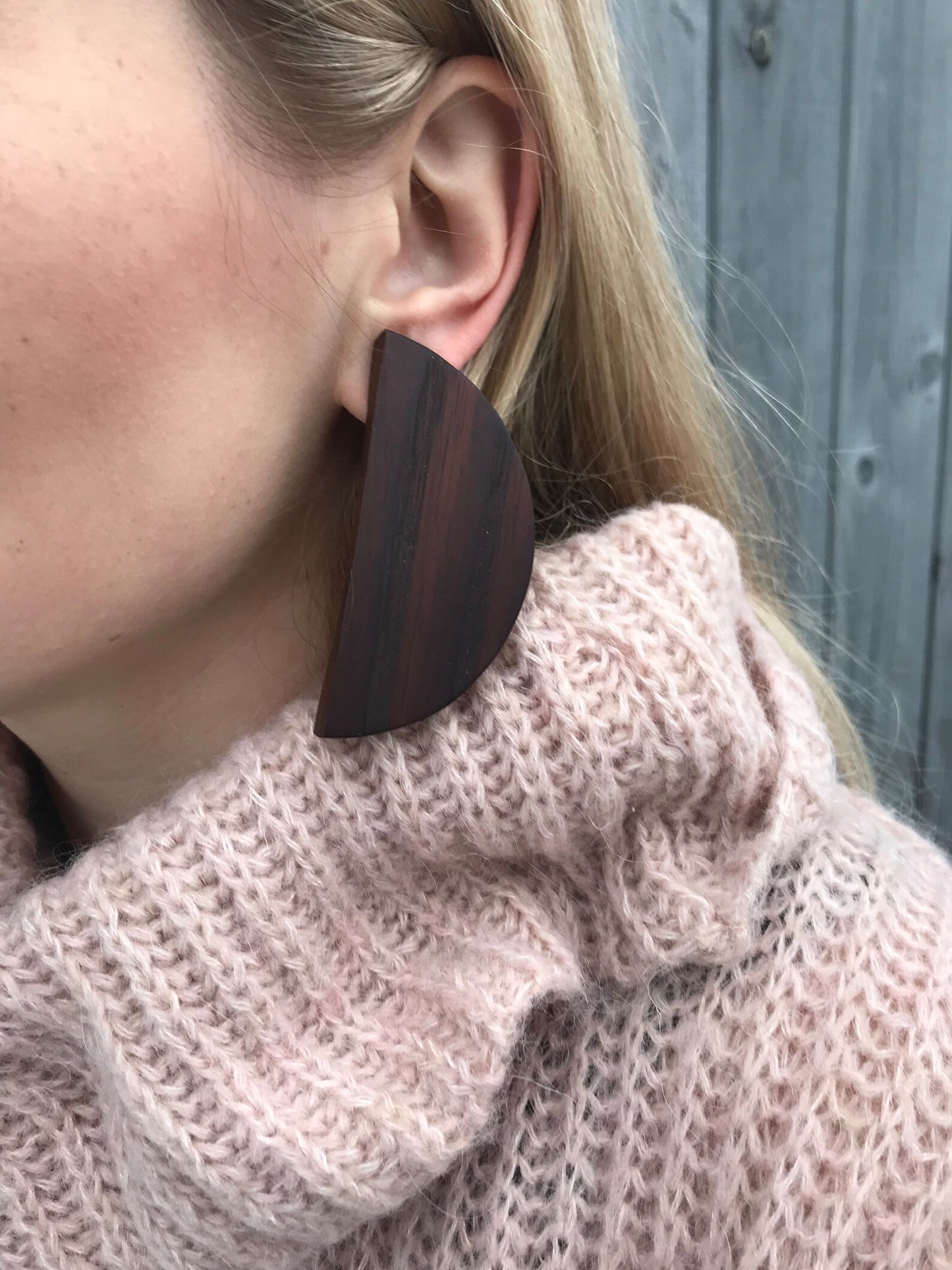 Wooden earrings POOLKUU
