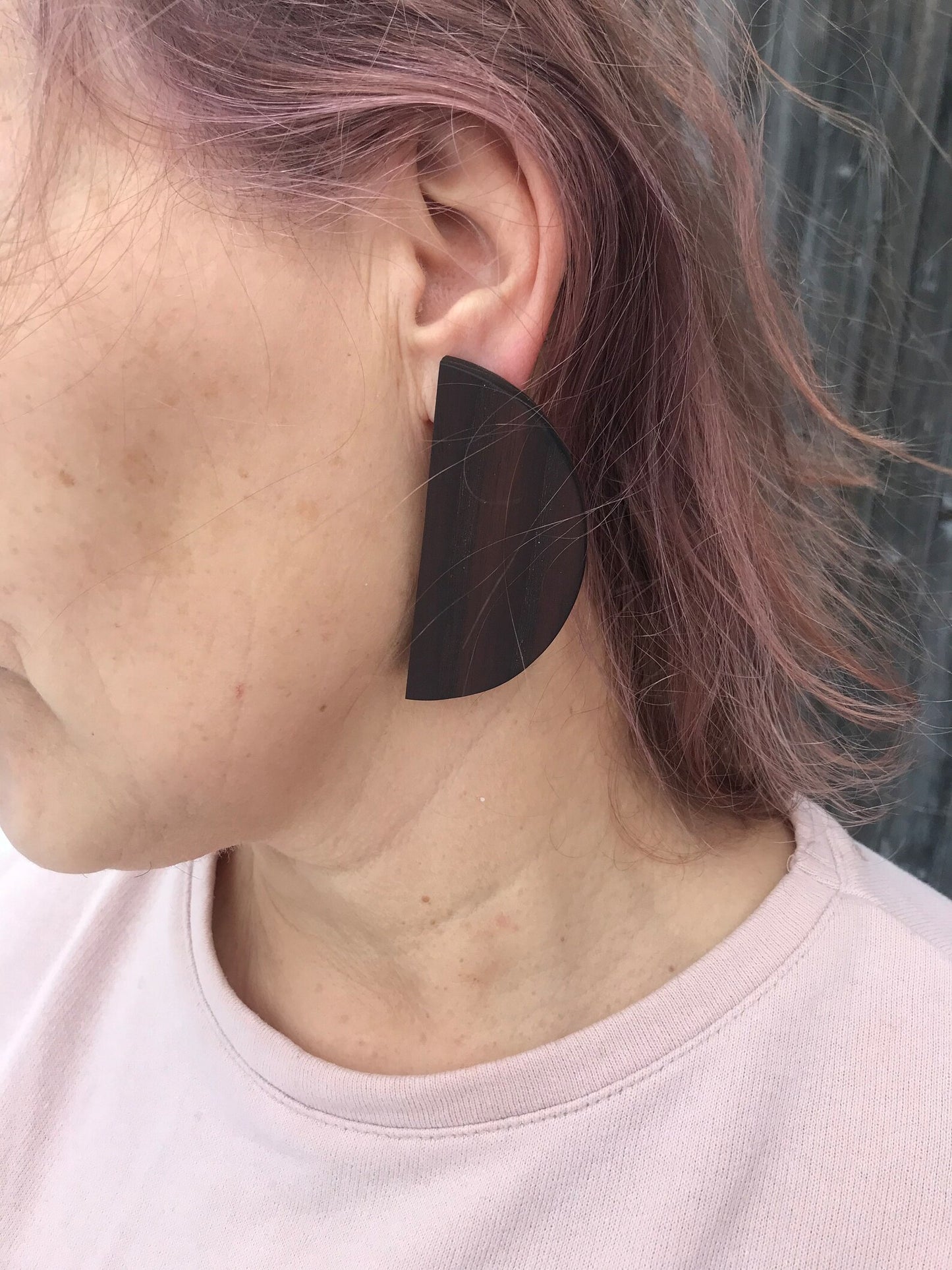 Wooden earrings POOLKUU